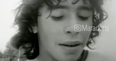 من الطفولة وحتى آخر لحظات حياته.. حساب مارادونا يحتفل بعيد ميلاده