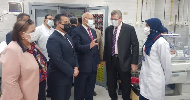 رئيس جامعة بنها يتفقد المستشفى الجامعى للاطمئنان على الخدمة الصحية.. صور