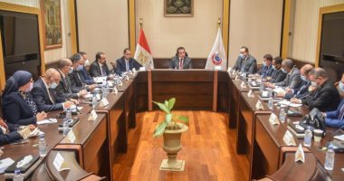 وزير التعليم العالى يجتمع بقيادات وزارة الصحة ويكشف أولويات العمل