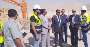 السكرتير العام لمحافظة سوهاج يتابع أعمال إنشاء جبانات أخميم الجديدة بحى الكوثر
