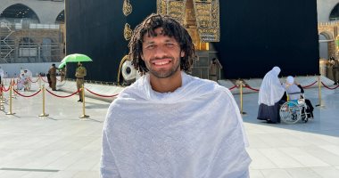 أفضل مكان فى الأرض.. محمد الننى يؤدى مناسك العمرة بالمسجد الحرام "صور"
