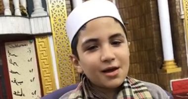 "محمد" يبدع في تلاوة القرآن الكريم وحلم حياته القراءة في المسجد النبوى ..لايف