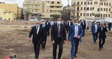 رئيس الوزراء يتفقد منطقة أعمال الحفائر والاكتشافات الأثرية بطريق الكباش