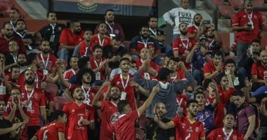 جمهور الأهلى يهتف للاعبين فى المدرجات أمام المقاولون العرب.. فيديو