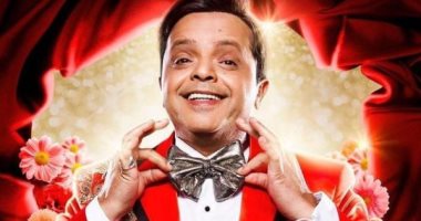 محمد هنيدى يغنى بالإنجليزية لأول مرة فى مسرحيته الجديدة "سلام مربع"