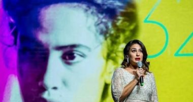 هند صبرى تبكى فى افتتاح مهرجان قرطاج بسبب مفيدة التلاتلى