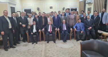 رئيس الشهر العقارى يجتمع مع المفتشين الفنيين الجدد ويوجه بمكافحة الفساد