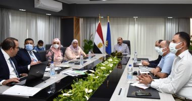 محافظ أسوان: الإسراع في إعادة إحياء المشروعات المتعثرة والتخطيط للجديدة
