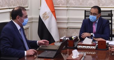 رئيس الوزراء يتابع مع وزير البترول الموقف التنفيذي لمشروعات الوزارة.. صور