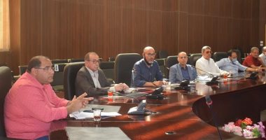 سكرتير عام البحر الأحمر يلتقى بالمستثمرين لمناقشة تطوير القطاع السياحى.. صور 
