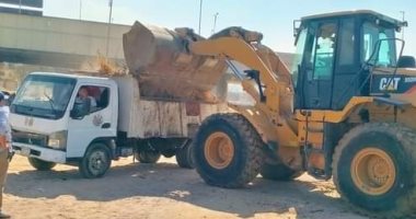 نظافة القاهرة ترفع تراكمات المخلفات بمحور محمد ذكى وشوارع التبين