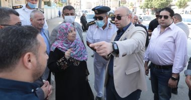 محافظ بنى سويف يستمع لشكاوى ومقترحات المواطنين ويوجه مكتبه بمتابعة تنفيذها
