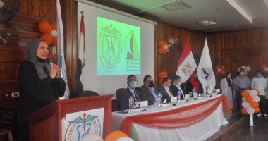 رئيس جامعة كفر الشيخ يشهد استقبال الطلاب الجدد والوافدين بكلية طب الأسنان