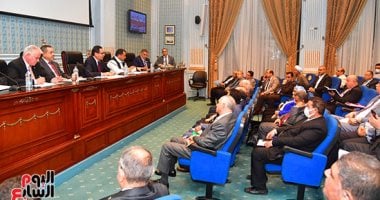 زراعة النواب تشكل لجنة مصغرة لمتابعة توريد شركات الأسمدة.. صور
