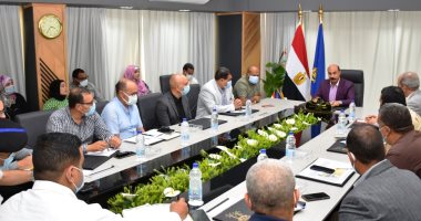 محافظ أسوان: الإسراع بإنهاء أعمال الإحلال والتجديد بطريقى الكورنيش والسادات