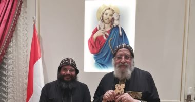 البابا تواضروس الثانى يناقش مع أسقف البحر الأحمر أمورا رعوية