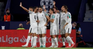 غرناطة يكتسح ليفانتي بثلاثية في الدوري الإسباني.. فيديو