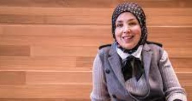 سارة منقارة لبنانية فى الإدارة الأمريكية.. فقدت بصرها فى السابعة وأصبحت مستشارة لبايدن
