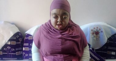 الشيخة "همسات".. فقدت بصرها بعد تعرضها لمرض منذ الصغر والقرآن نور لظلامها.. حفظت كتاب الله عن طريق الاستماع والتلقين.. وتتمنى جراحة فى الفكين ومقابلة شيخ الأزهر ورحلة عمرة مع والديها.. فيديو وصور