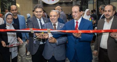 رئيس جامعة طنطا يفتتح معرض الفنون التشكيلية للطلاب .. صور