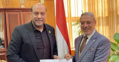 رئيس جامعة طنطا يتسلم تبرعا بقيمة قطعتى أرض لمستشفى جديد