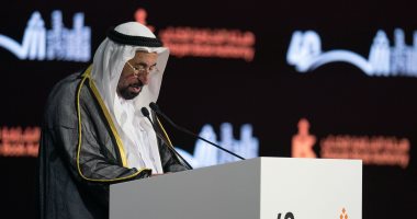 حاكم الشارقة يكرم الفائزين بجوائز معرض الشارقة الدولى للكتاب بدورته الـ 40 