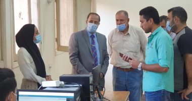وكيل وزارة الصحة بالقليوبية يتفقد مراكز تطعيم المواطنين بلقاح كورونا بالخانكة