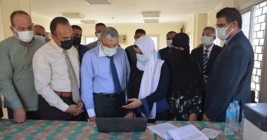 محافظ المنيا يتابع العمل بمركز تلقى لقاح كورونا بأبوقرقاص