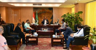 محافظ الفيوم يوجه بإصدار تراخيص المشروعات الجديدة وتوفيق أوضاع القائمة 