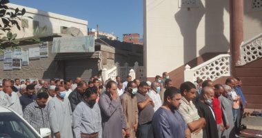 أهالى البحيرة يشيعون جثمان والد الشهيد رامى حسنين بمسقط رأسه.. فيديو
