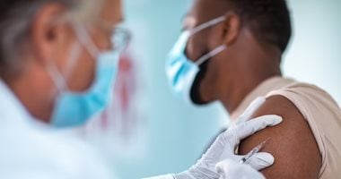 "CDC" يوصى بتطعيم جميع البالغين أقل من 60 عاما بلقاح فيروس "B"