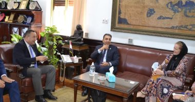 رئيس جامعة الإسكندرية يبحث مع عميد هندسة جامعة ليفربول سبل التعاون