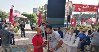 أشرف زكى وهالة فاخر وسامى مغاورى يدلون بأصواتهم بانتخابات نقابة المهن التمثيلية.. صور