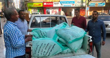 ماذا قدمت الدولة من مجهودات وخدمات تموينية لأهالى الأقصر فى أكتوبر؟.. صرف 82.5 مليون رغيف ومقررات تموينية بـ42.3 مليون جنيه.. توزيع وتسليم 1296 بطاقة تموينية و340 زوجة مستفيدة.. والحملات بالأسواق تحرر 975 محضرا