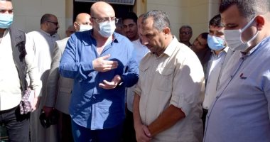 محافظ بني سويف يستمع لعدد من مقترحات ومطالب المواطنين.. صور