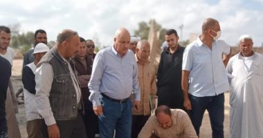 تسليم قطعة الأرض لإنشاء ملاعب بعزبة المناجاة ضمن مبادرة حياة كريمة بالشرقية