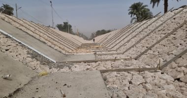 حياة كريمة بسوهاج.. تبطين الترع فى طما يوفر 1000 فرصة عمل يوميا.. المشروع استهدف 172 ترعة بتكلفة 1.636 مليار جنيه.. والعمل فى 123 ترعة بتكلفة 956.11 مليون جنيه.. وانتهاء تبطين 39 ترعة وطرح 49 أخرى للعمل