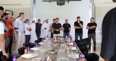 تشافى يودع لاعبى السد القطرى قبل بدء مهمته مع برشلونة.. صور 