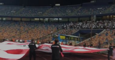جماهير الأهلى والزمالك تشعل الأجواء فى استاد القاهرة.. فيديو