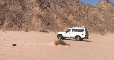 أودية وشقوق تتخلل جبال وكهوف صغيرة.. جولة فى جبال نبق بجنوب سيناء.. فيديو