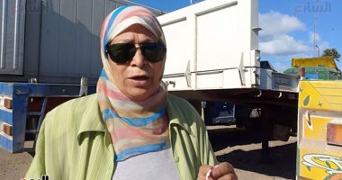 ملكة الأسفلت.. قصة كفاح الحاجة فريال فى قيادة النقل الثقيل بالإسكندرية