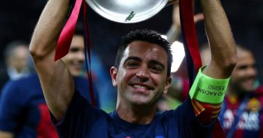 تشافى يحتفل بتوليه مهمة تدريب برشلونة: "سأعود إلى نادى حياتى"