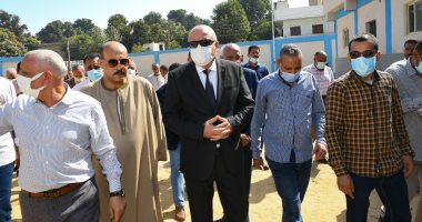 محافظ قنا يتفقد الأعمال النهائية لمحطة مياه أبو عمورى والبطحة بنجع حمادى