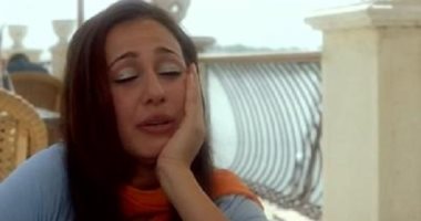 3 إشارات من لغة الجسد تدل على الحب.. "نظرة العين بتفرق"
