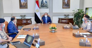 الرئيس السيسي يوجه بإقامة منظومة خدمات متكاملة على امتداد الطرق والمحاور الجديدة