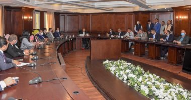 محافظ الإسكندرية يستمع لمطالب النواب ويؤكد الاستعداد للنوات وحل مشاكل الطرق 