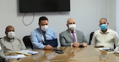 وكيل صحة المنوفية يناقش مع مديري الإدارات الفنية تطعيم المواطنين بلقاح كورونا