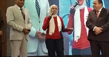 تكريم الطالبة نور قطب السابع عالميا فى الأولمبياد الدولي للغة الإنجليزية بالمنيا