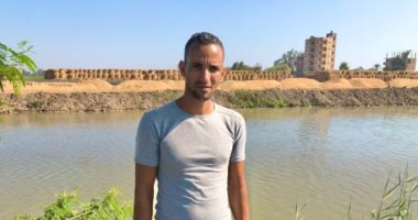 قصة بطل أنقذ 5 أشخاص سقطت سيارتهم فى ترعة أثناء عودتهم من فرح.. لايف