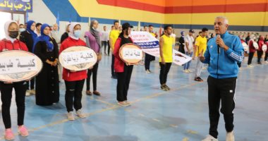 رئيس جامعة المنوفية يطلق إشارة بدء مهرجان الدورى الرياضى لكليات الجامعة.. صور